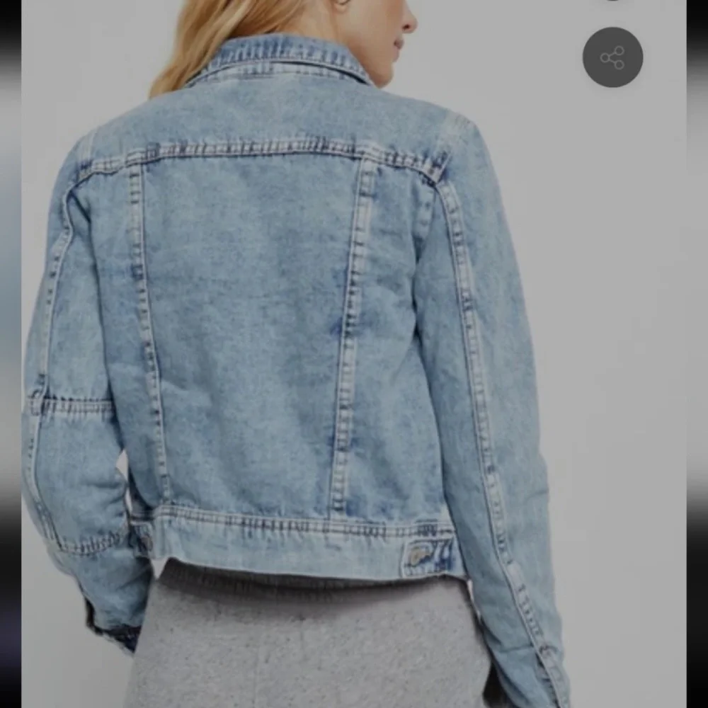 Free People Rumors Light Wash Denim Jacket XS Cropped Jean Jacket - Picture 3 of 7